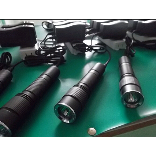 JW7620微型防爆手电（安全帽扣手电）