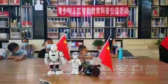 驻马店：机器人玩“转”城市书房