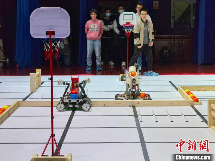 中国科大RoboGame机器人大赛机器人比投篮