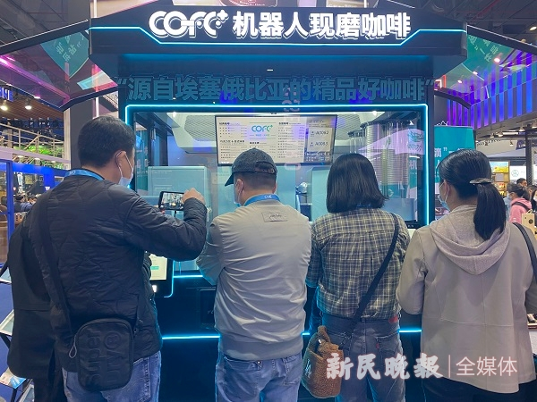 常来常新！在机器人咖啡亭用数字人民币买杯热饮